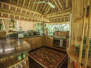 Galeriebild der Unterkunft Pondok Kebun - 1 bd Eco Bamboo House, Pool, Garden in Bringkit