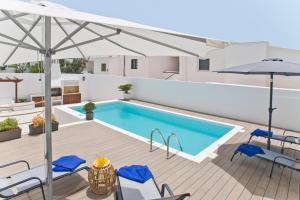 The swimming pool at or close to Villa Pilar