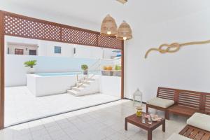 A seating area at Villa Pilar