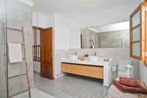 A bed or beds in a room at Villa Pilar