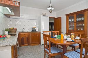 A kitchen or kitchenette at Villa Pilar