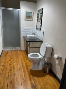 a bathroom with a toilet and a sink at RHOOM in Burgersdorp