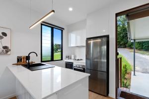 Кухня или мини-кухня в The Ridge at Maleny 1 Bedroom Villa
