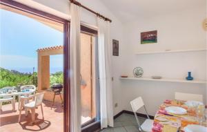 Un balcon sau o terasă la Nice Home In Trinita Dagultu Vignol