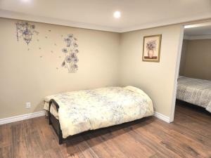Cama o camas de una habitación en Cozy spacious Apt In Laval, Greater Montreal
