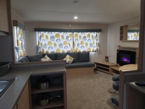 A seating area at Little Heaven self-catering caravan in Church Farm Holiday Park