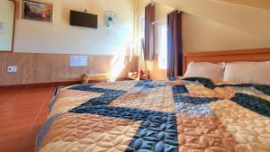Postel nebo postele na pokoji v ubytování Đông Đức Hostel Đà Lạt