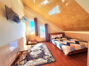 Postel nebo postele na pokoji v ubytování Đông Đức Hostel Đà Lạt