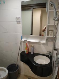Koupelna v ubytování Apartemen Scandinavian 20m dengan 1 Kamar Tidur dan 1 Kamar Mandi di BSD Sky House BSD