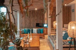 TV a/nebo společenská místnost v ubytování Villa Navi By The Villas 100