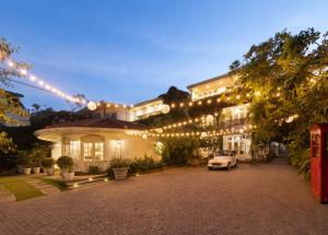 Un bâtiment très lumineux dans l'établissement Ru Boutique, à Kandy