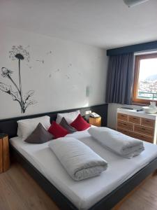 Postel nebo postele na pokoji v ubytování Hotel Casada - inklusive Sommer Card