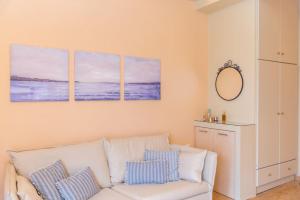 Posezení v ubytování Sitia Old Port studio - 3min walk to beach - AC - WIFI