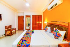 a bedroom with a large bed and a desk at FabHotel F9 NFC in New Delhi