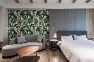 A bed or beds in a room at Meets Anping