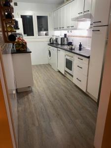 Kuchyňa alebo kuchynka v ubytovaní Manilva Beach Casa de Pedro