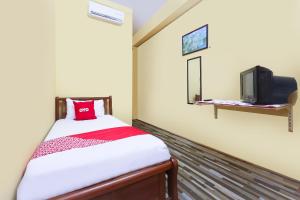 Postel nebo postele na pokoji v ubytování OYO 90321 Hotel Bajet Sri Manal