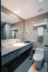 Koupelna v ubytování Le'venue Hotel