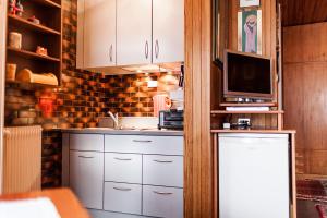 Kuchyňa alebo kuchynka v ubytovaní Appartements Claudia