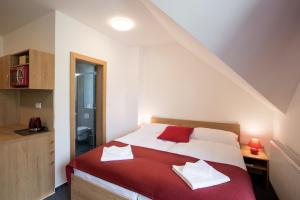 A bed or beds in a room at Vila DEDO