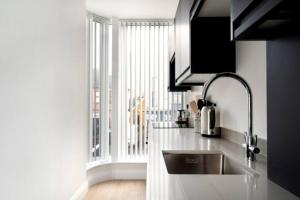 Køkken eller tekøkken på Exclusive Norman Road Apartment