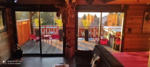 Balkoni atau teres di Chalet neuf avec jacuzzi privé, vue imprenable sur Massif des Vosges
