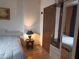 Postel nebo postele na pokoji v ubytování Приятелската къща
