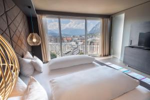 Voodi või voodid majutusasutuse aDLERS Hotel Innsbruck toas