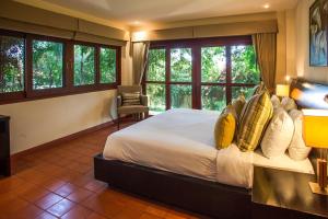 Postel nebo postele na pokoji v ubytování Villa Alpha - Seaview Private Villa + 52 fotografií
