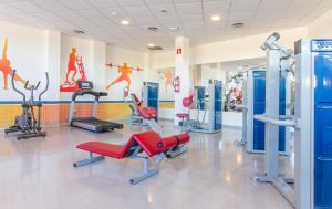 Fitness centrum a/nebo fitness zařízení v ubytování Hotel Mediterraneo