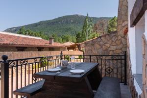 En balkon eller terrasse på Casas rurales El Arbol de la Vida