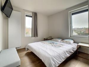 Un pat sau paturi într-o cameră la Oostduinkerke aan zee vakantiewoningen De Baeken