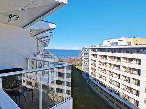 Apartament z balkonem z widokiem na ocean w obiekcie Seaside Park Private Apartment by Villmaris w Kołobrzegu