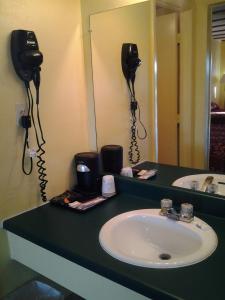 Ванна кімната в Holiday Motel