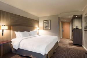 A bed or beds in a room at Radisson Blu Manchester Airport