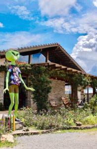 a statue of a person in front of a house at Chappada Hotel in Alto Paraíso de Goiás