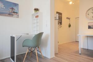 Una televisión o centro de entretenimiento en Ferienwohnung ODIN am Schleswiger Dom