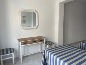 Posteľ alebo postele v izbe v ubytovaní Hostal CAN GALLU