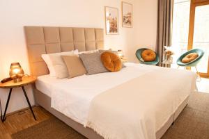 Postel nebo postele na pokoji v ubytování Hotel Hofgut Imsbach Lapointe