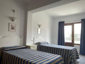 Posteľ alebo postele v izbe v ubytovaní Hostal CAN GALLU