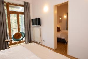 Postel nebo postele na pokoji v ubytování Hotel Hofgut Imsbach Lapointe