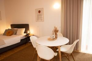 Postel nebo postele na pokoji v ubytování Hotel Hofgut Imsbach Lapointe
