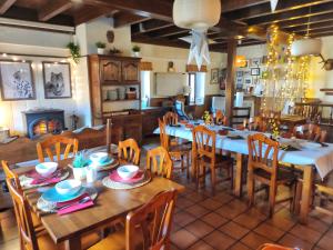 Restaurace v ubytování Refugio La Ardilla Real