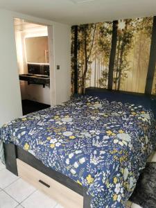 Ένα ή περισσότερα κρεβάτια σε δωμάτιο στο Villa de 2 chambres avec piscine privee terrasse amenagee et wifi a Folleville