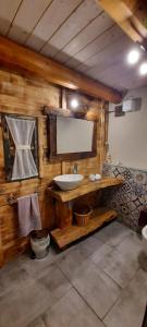 A bathroom at b&b La Corte dei Cerri- Il Piccolo Chalet