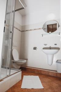 Kylpyhuone majoituspaikassa Colatransport