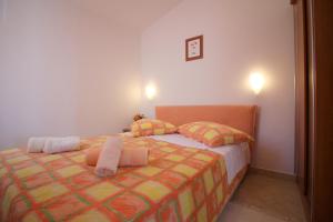 Postel nebo postele na pokoji v ubytování Apartment Radin near the beach