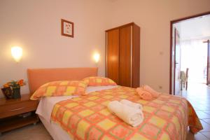 Postel nebo postele na pokoji v ubytování Apartment Radin near the beach