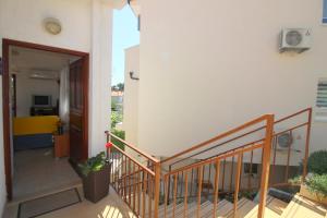 Balkón nebo terasa v ubytování Apartment Radin near the beach