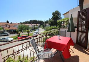 Balkón nebo terasa v ubytování Apartment Radin near the beach